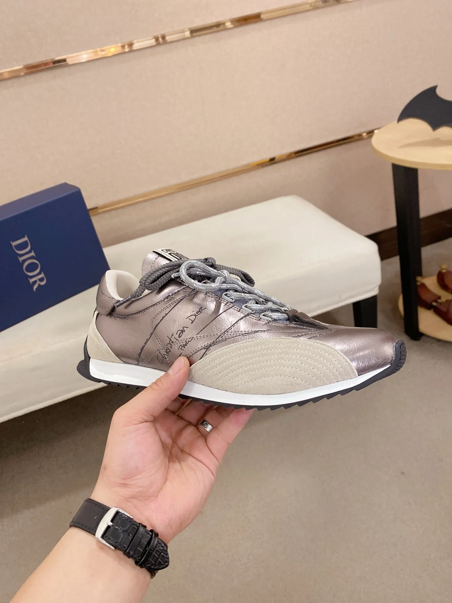 Men's shoes💰: 500💰Couple style💏 [Dior·Dior] New casual sports style men's shoes, new spring and summer design, perfect workmanship, lace-up lazy style to create wardrobe quality, upper: imported first-layer cowhide, mesh breathable lining soft and comfortable, ultra-light TPU wear-resistant outsole, simple, versatile fashion men's shoes, excellent color code number 35--44. (45,46 customized items are not returnable or exchangeable)